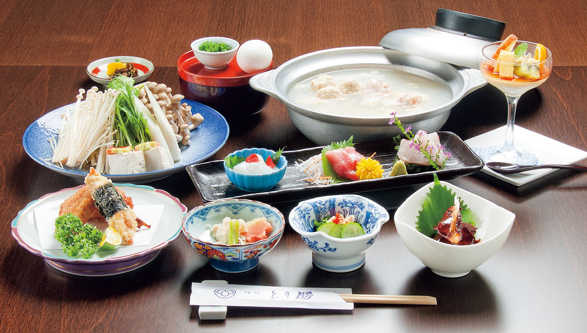 プロの撮影によるシズル感溢れる商品写真と高品質なデザイン媒体の比較イメージ